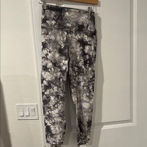 lululemon athletica Black and Gray Patterned Leggings